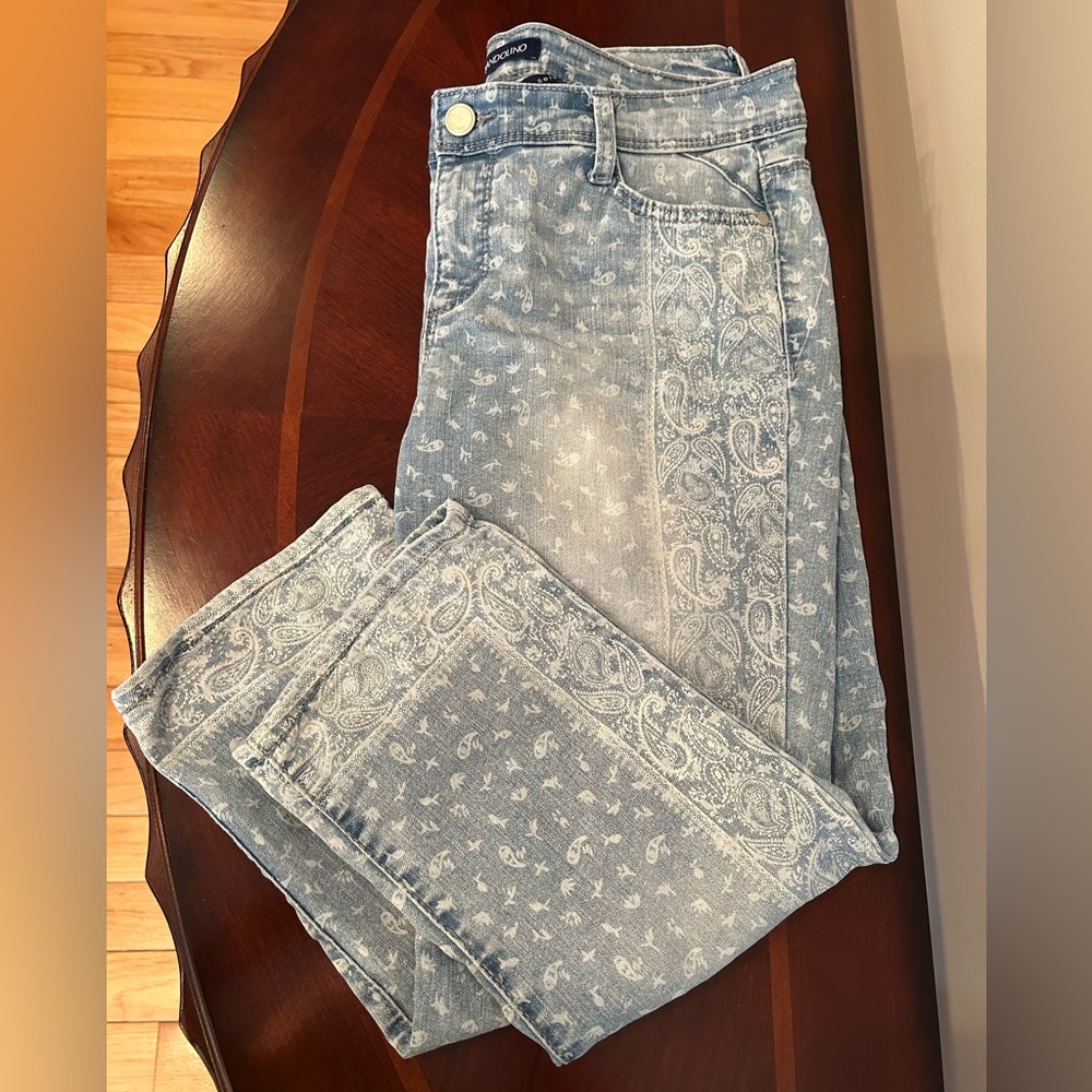 Bandolino Blue Jeans with Vintage Paisley Print Size 8